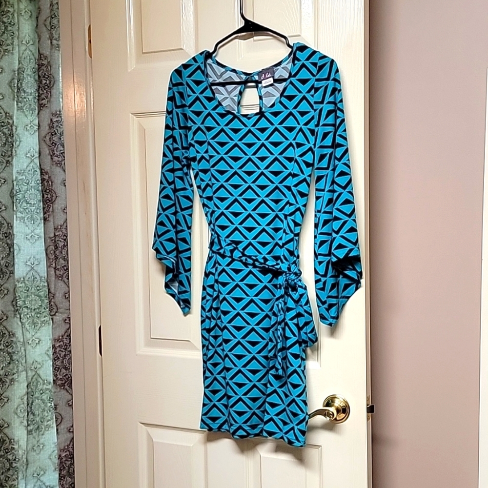 Cocktail dress with bell sleves